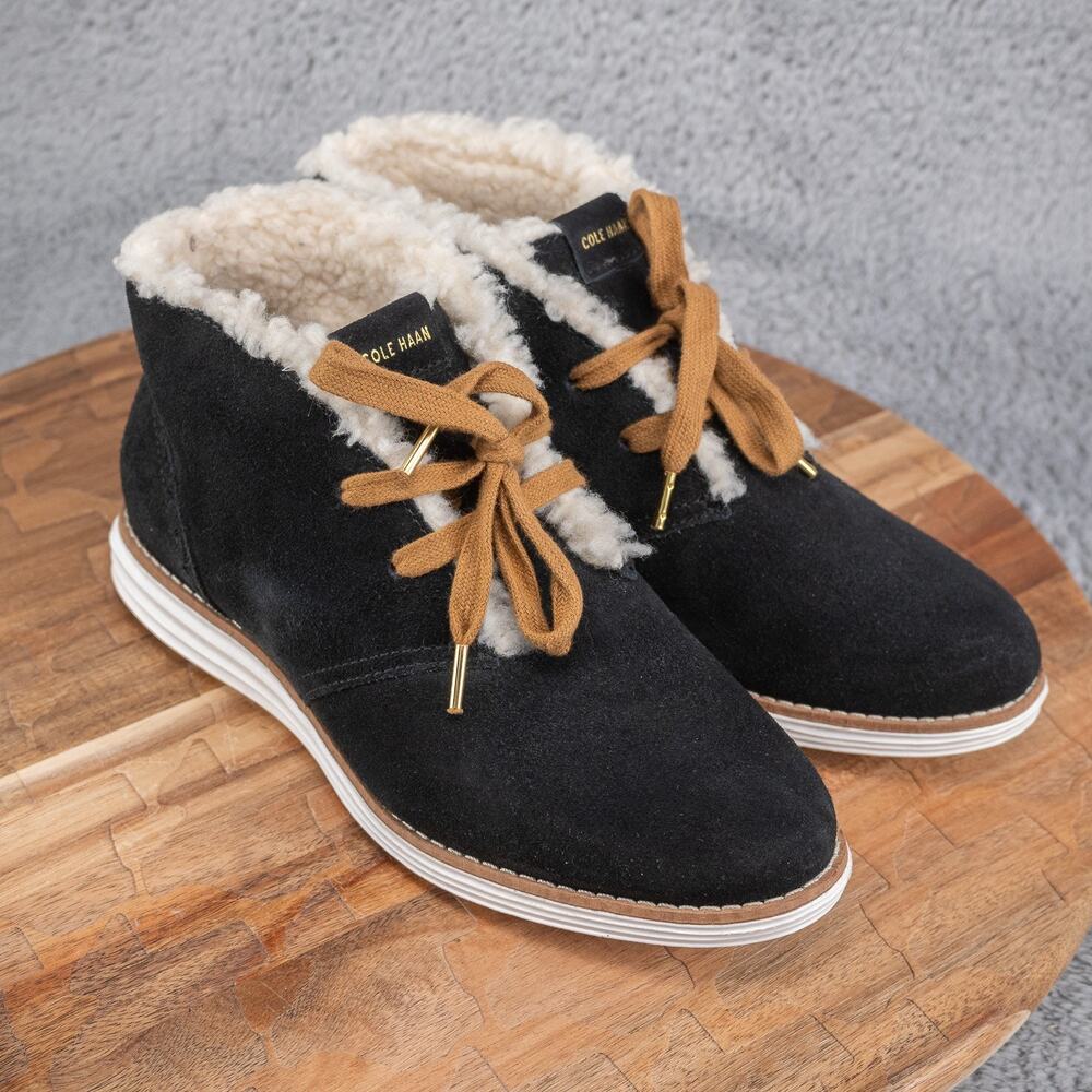 Womens Cole Haan SZ 5B BLK Suede Ankle Boot Shearling Lined Waterproof Soles EUC